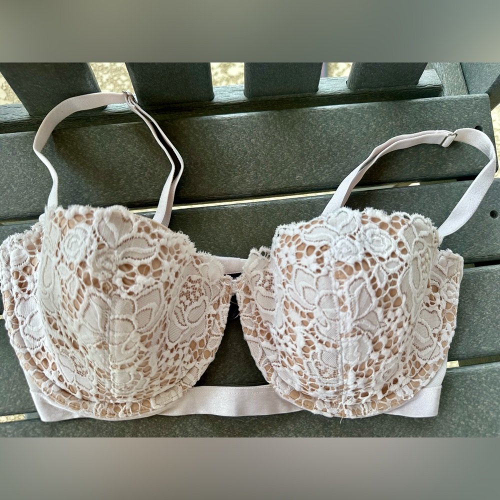 Victoria’s Secret “Very Sexy” Lace Balconette Bra – 34DD (White)